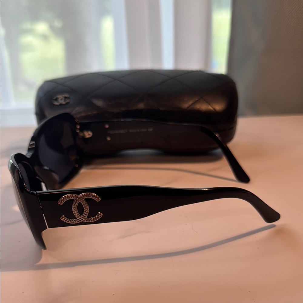 Chanel Black Women’s Sunglasses - Picture 3 of 13